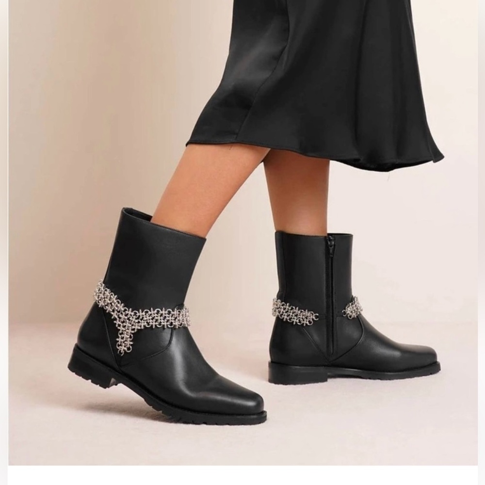 Manolo Blahnik Marisco Floral Chain Black Straight Leg Leather Boots Size 42